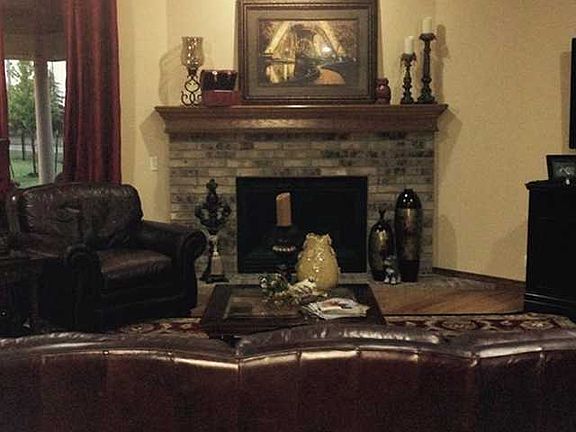 2nd image of 2526 Angela Ct NE