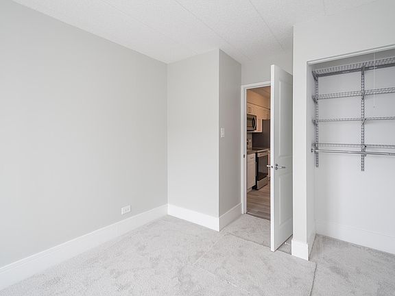 3rd image of 626 E Woodland Park #308