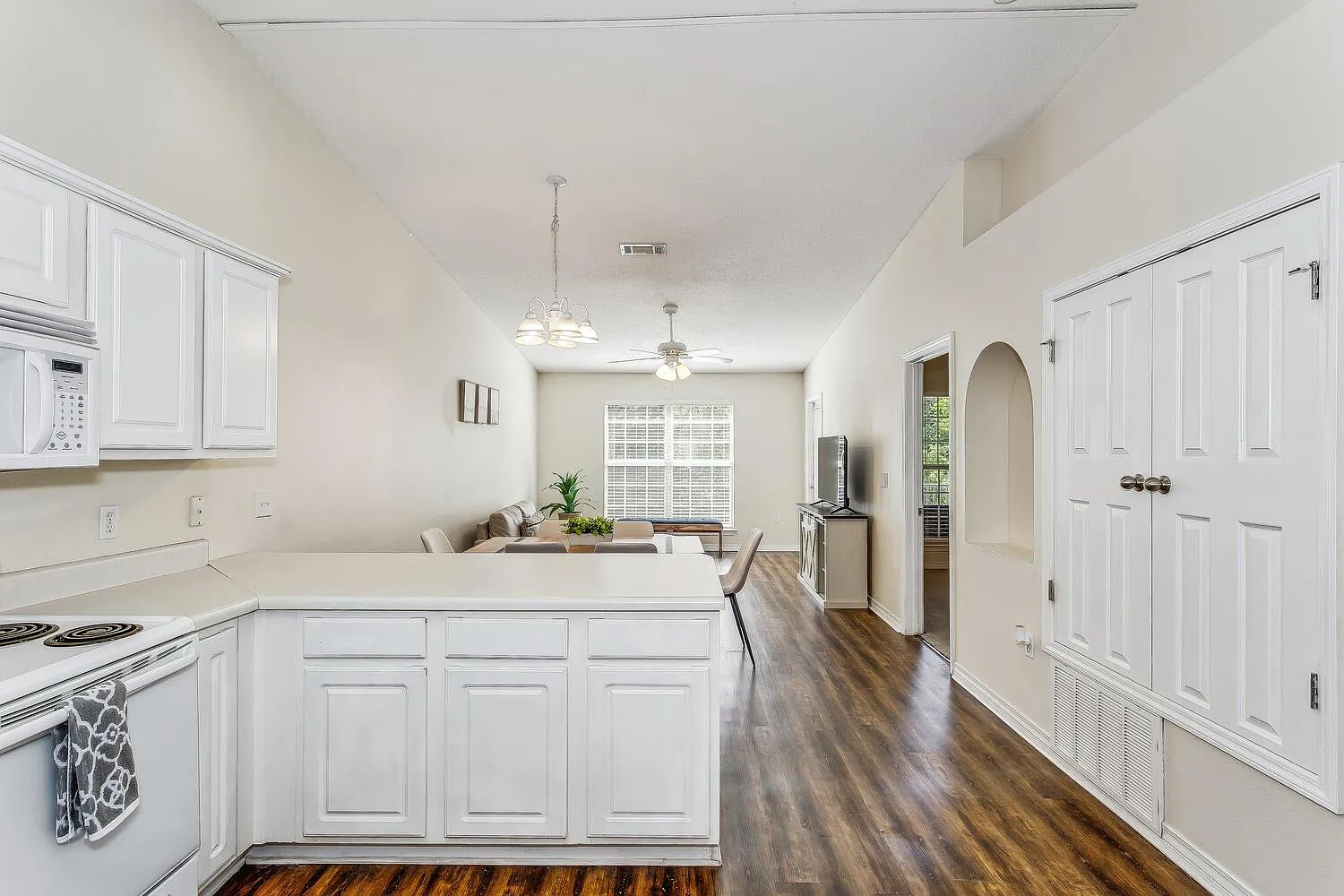 7101 Joy St — Photo 3