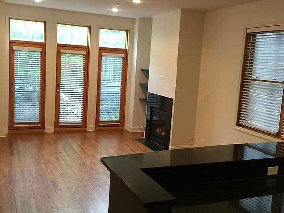 4th image of 1942 N Francisco Ave #2
