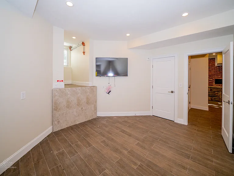 1616 Beacon St #1 — Photo 8