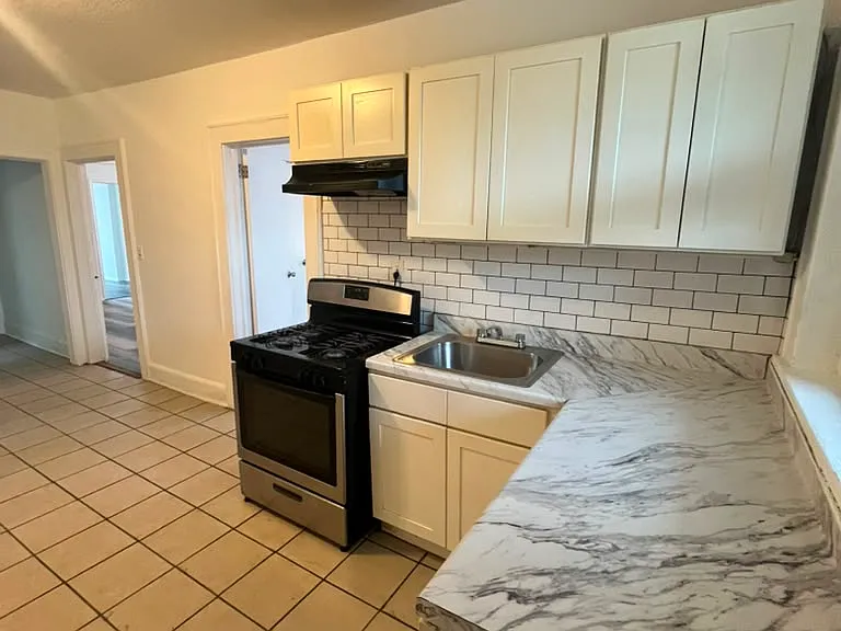 106 S Essex Ave #3E — Photo 2