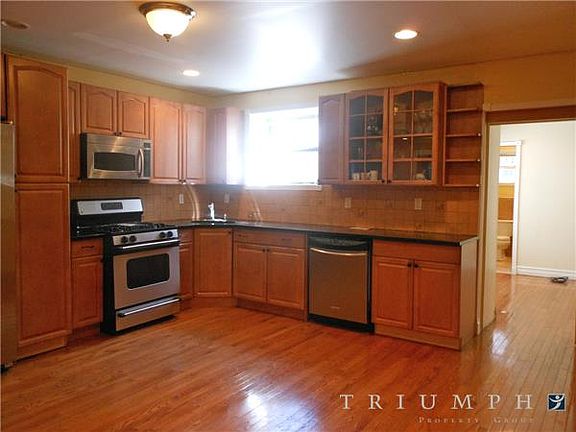 3rd image of 190 Macdonough St APT 1