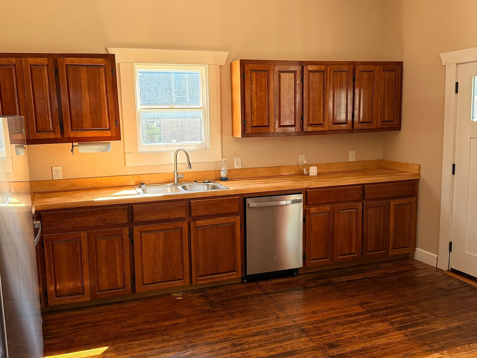 1 bed, 900 sqft, $1,100 — Photo 2