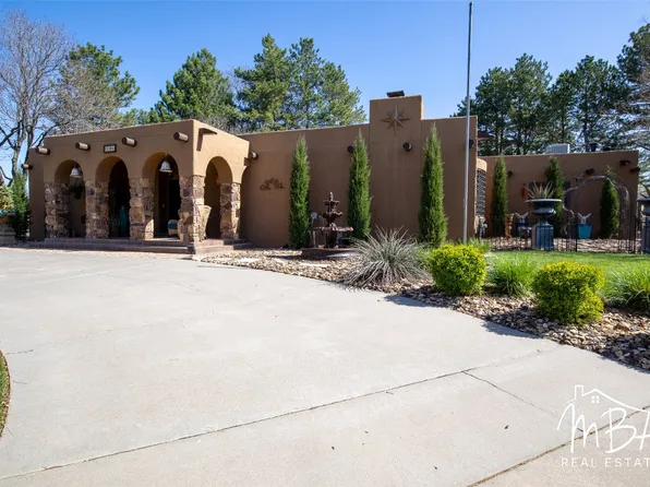 2202 Center St, Garden City, KS 67846