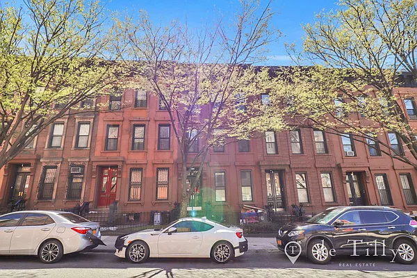 Sold by DE TILLY REAL ESTATE | media 21