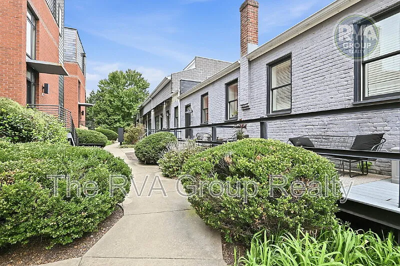 1 bed, 1.5 bath, 945 sqft, $1,995 — Photo 2
