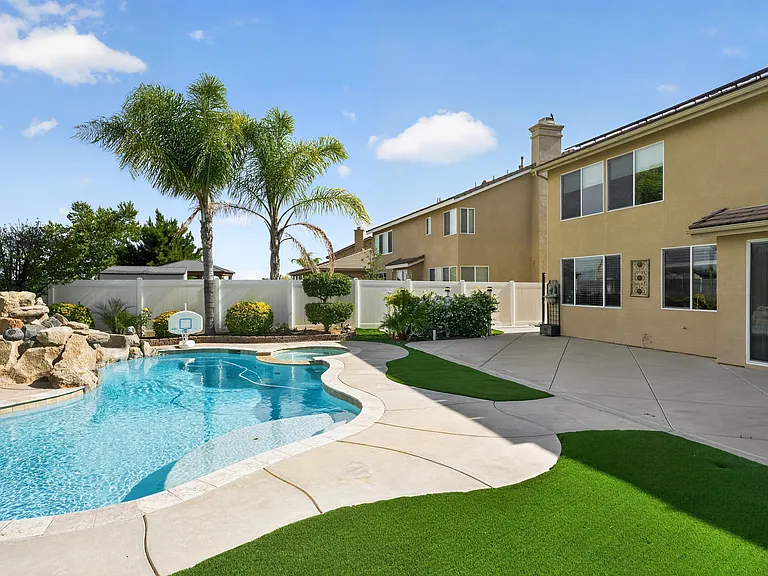 35920 Devonshire Ln — Photo 2