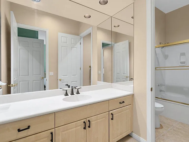 8 Macbeth Ct — Photo 24