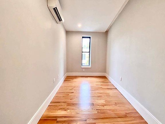 4th image of 245 Sullivan Pl #D4b