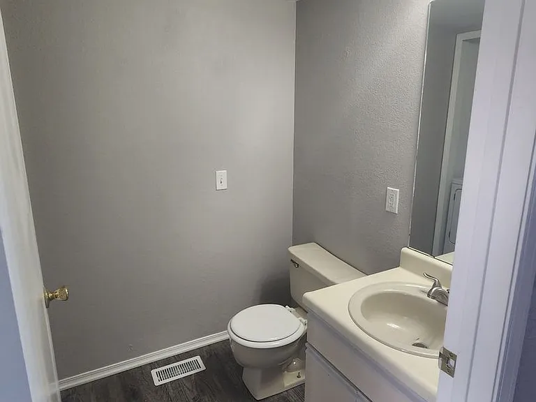 8069 Lexington Park Dr — Photo 4
