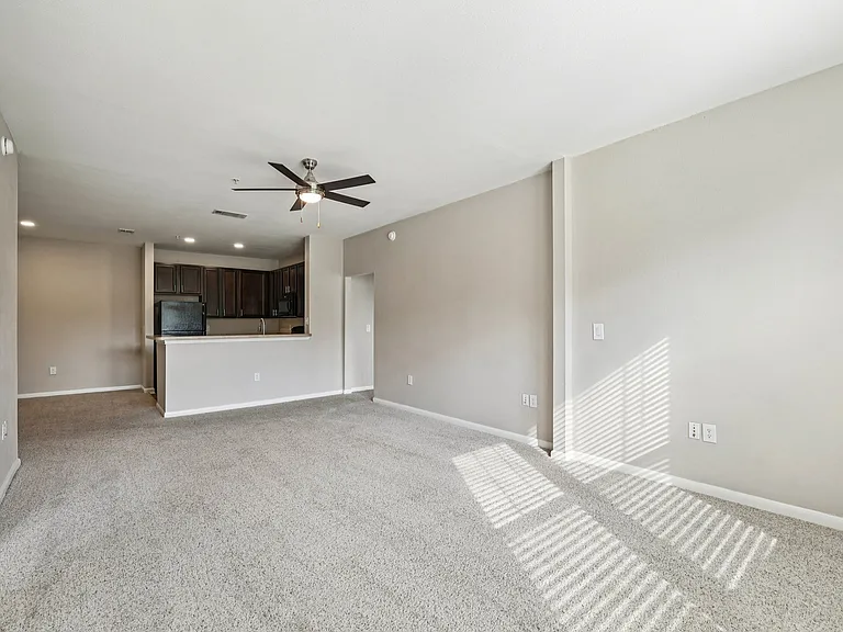 Las Brisas Apartments — Photo 144