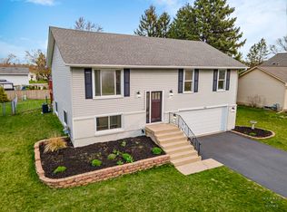 582 Arthur Dr, Cary, IL
