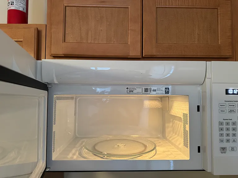 435 Brooks Ave #UP — Photo 16