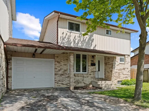 8020 Molnar Cres, Windsor, ON N8R 2A5
