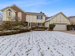 854 Stanford Cir, Rochester Hills, MI 48309