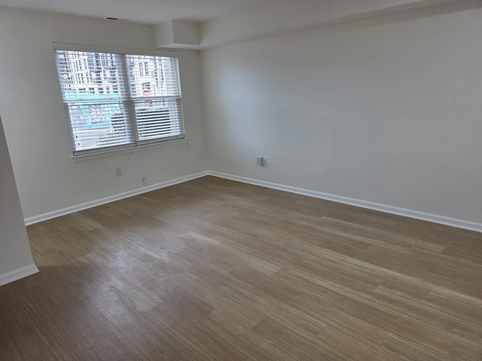3 bed, 1.5 bath, 1057 sqft, $3,600 — Photo 4