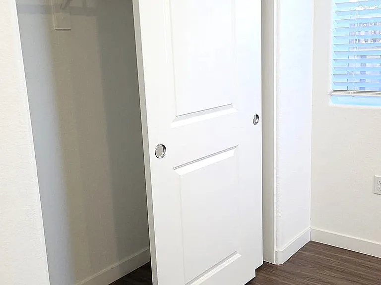 675 E Diaz Ln — Photo 11
