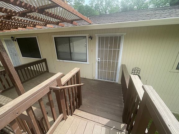 3rd image of 138 Patterson Ct