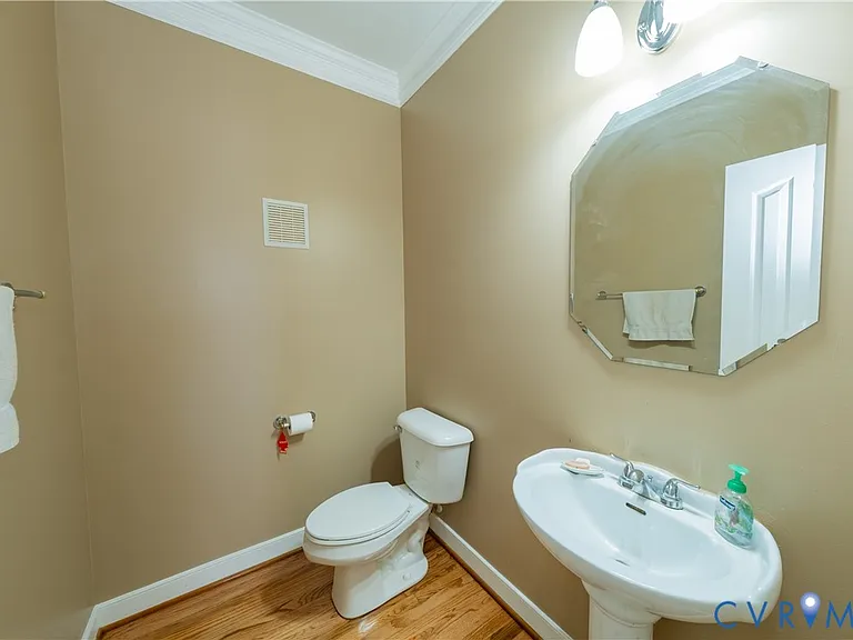 9721 Pemberton Crossing Dr — Photo 13