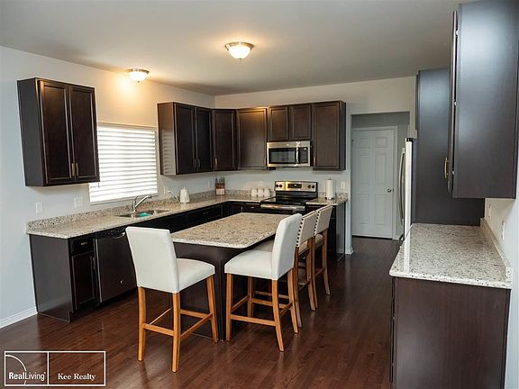 4th image of 20801 Oakridge Dr