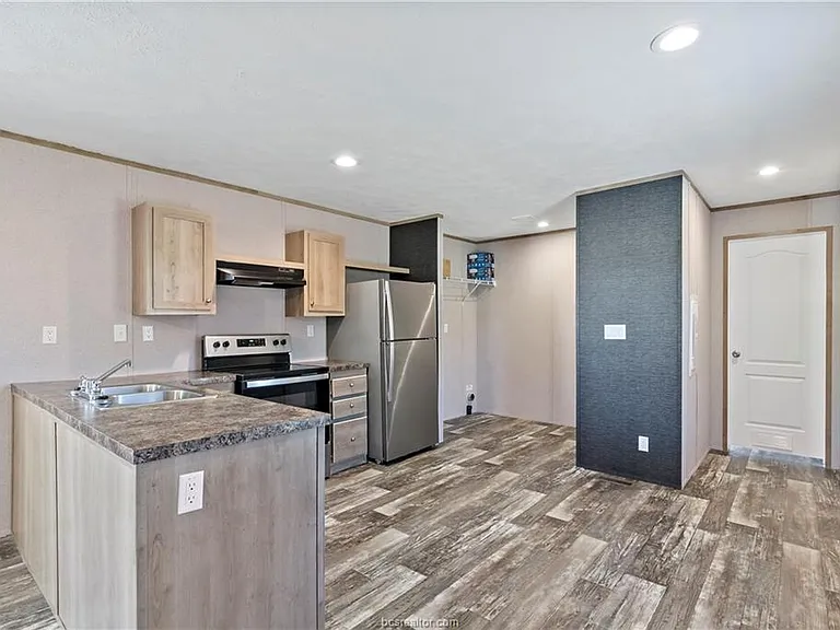 3933 N Graham Rd — Photo 9