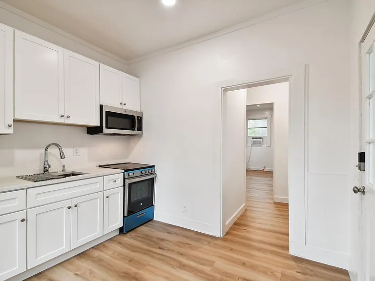 215 S Howard Ave #E — Photo 5