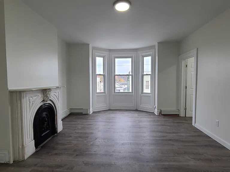 1513 5th Ave #2 — Photo 4