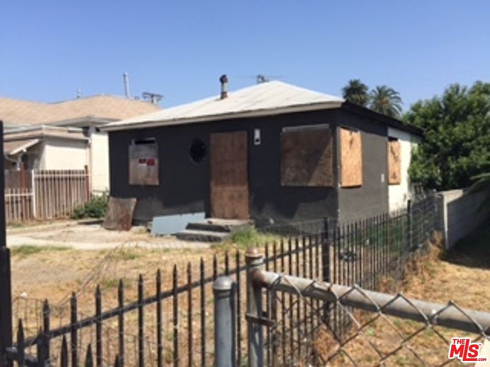 1st image of 625 E 95th St