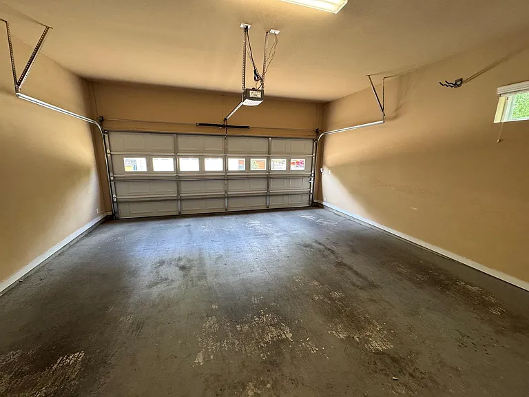 2033 Philomena St — Photo 22