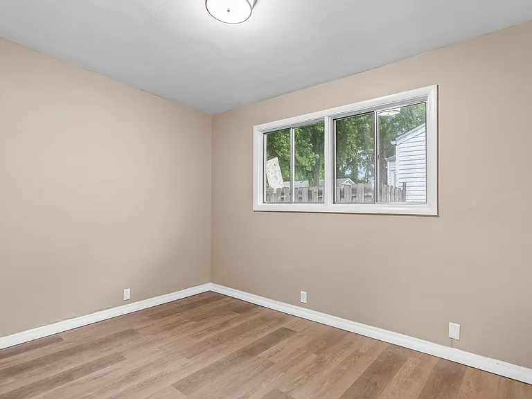 1111 Bruns Ln — Photo 14