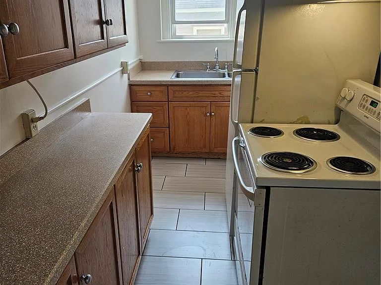 322 E Market St — Photo 9