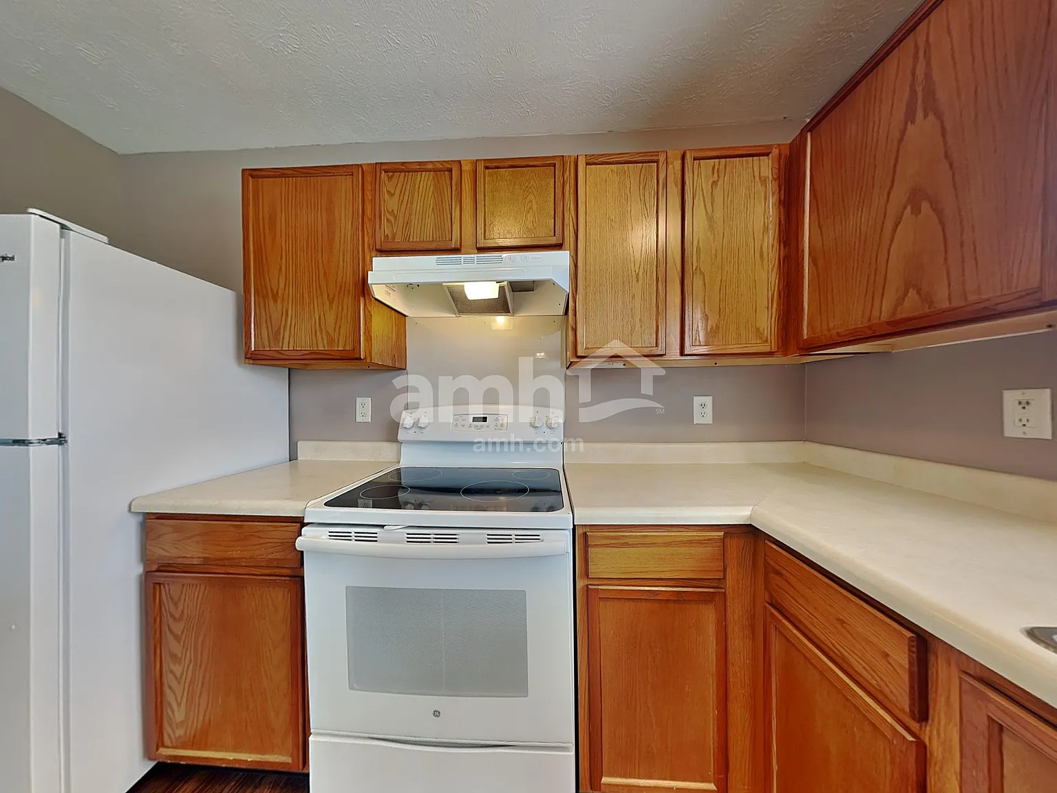 4 bed, 2.5 bath, 2084 sqft, $2,230 — Photo 3