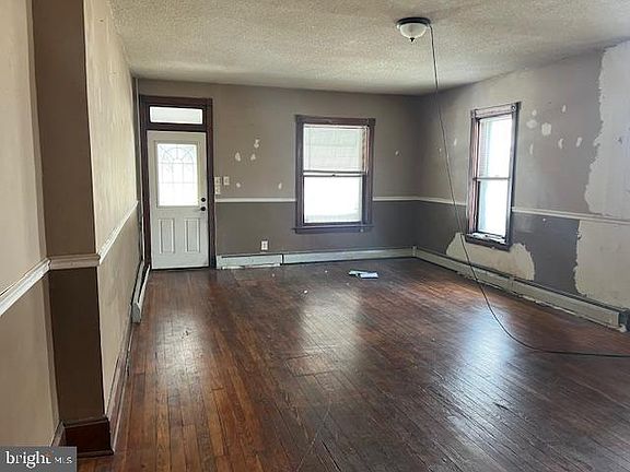 5th image of 198 Pine St