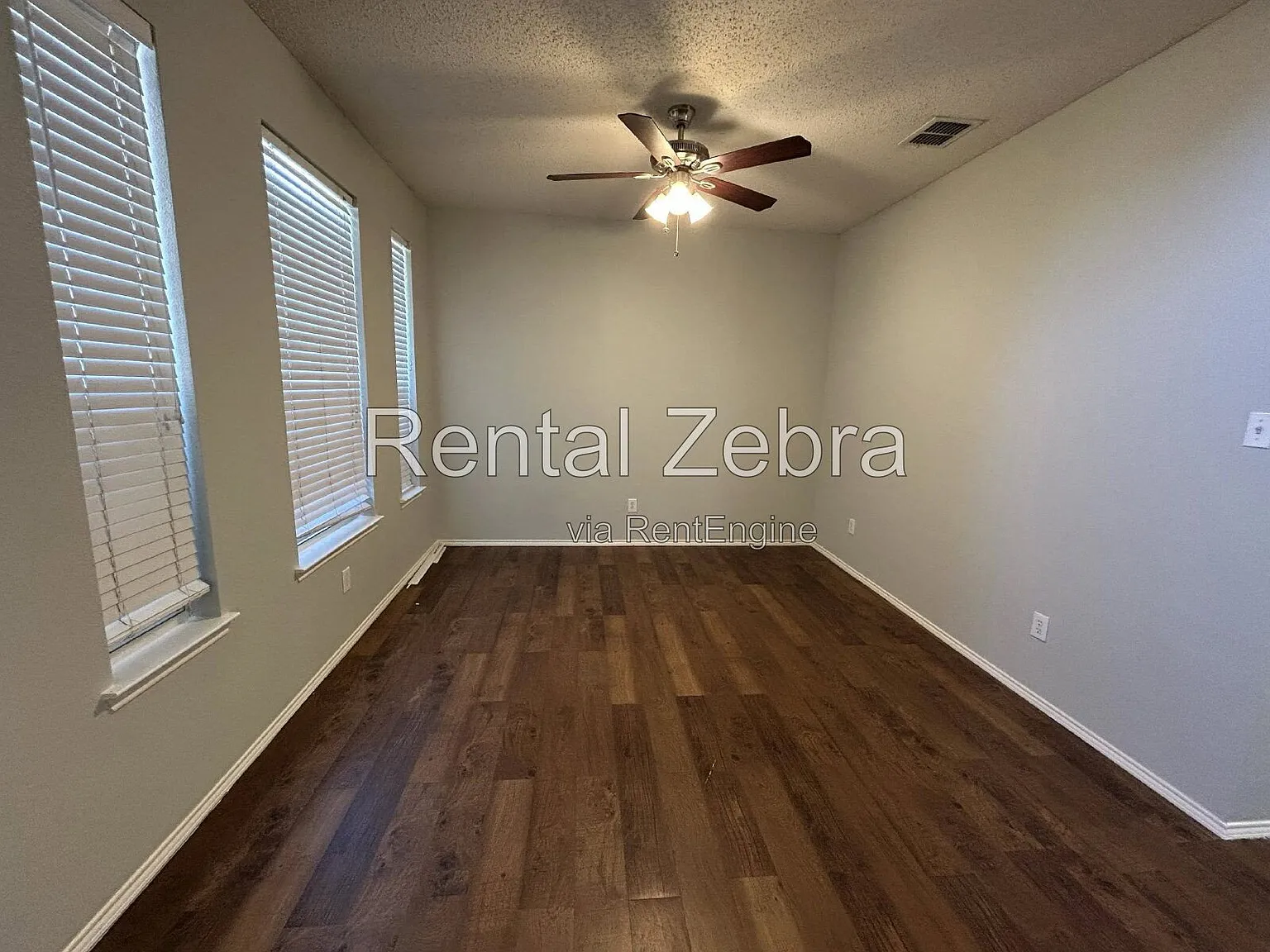 4 bed, 2.5 bath, 2453 sqft, $2,100 — Photo 2