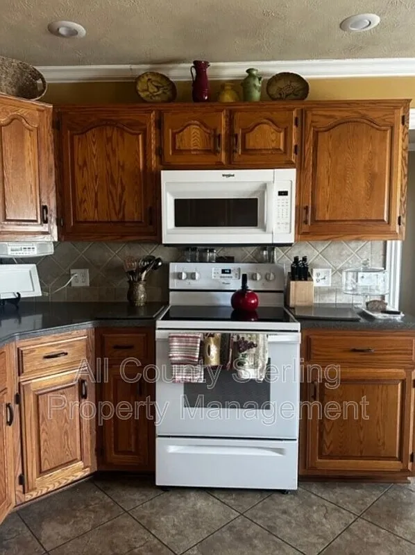 3 bed, 2.0 bath, 1232 sqft, $1,595 — Photo 2