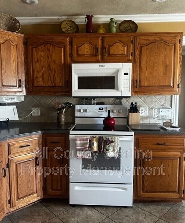 2nd image of 589 SE Saint Johns St