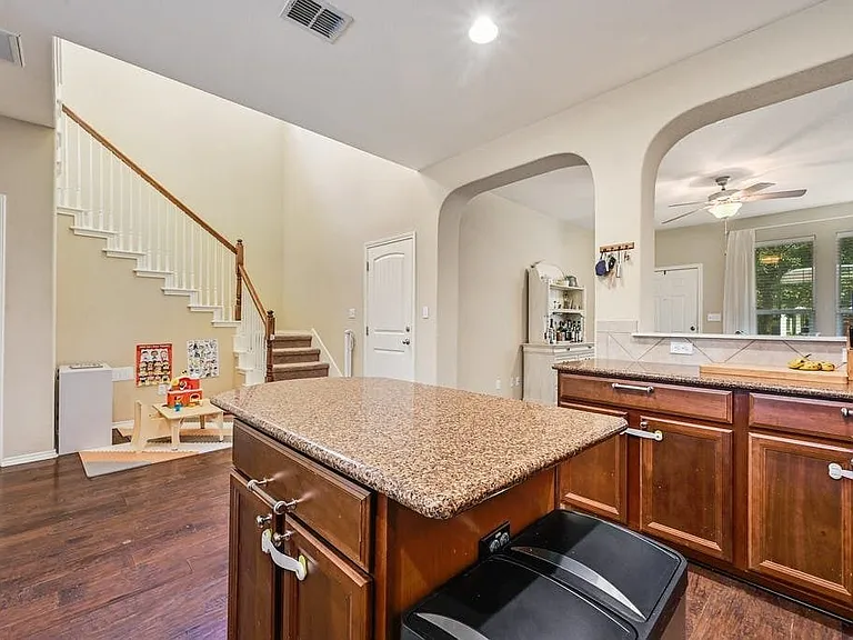 1201 Salem Park Ct — Photo 7