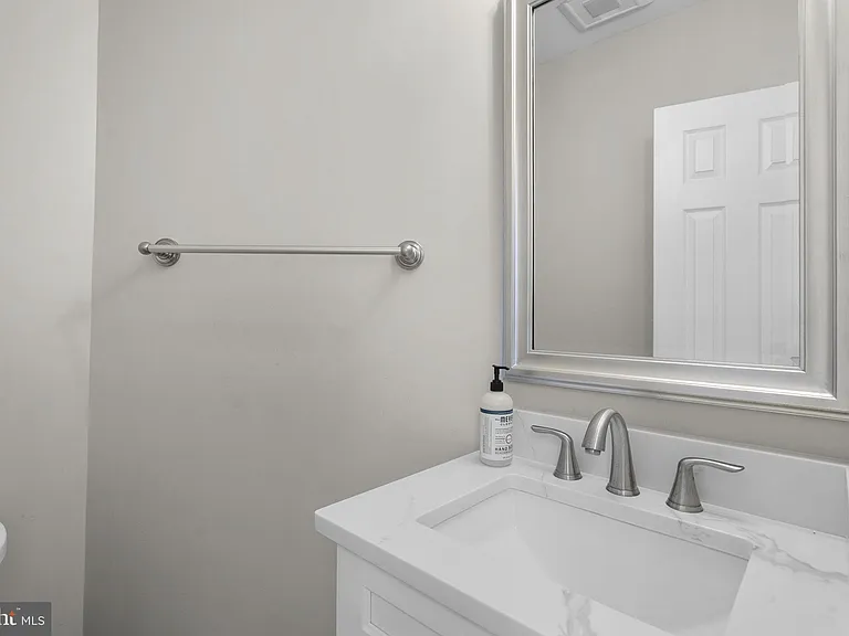 10 Loganwood Ct — Photo 14