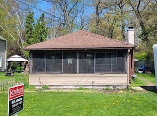 1153 Chemung Dr, Howell, MI 48843