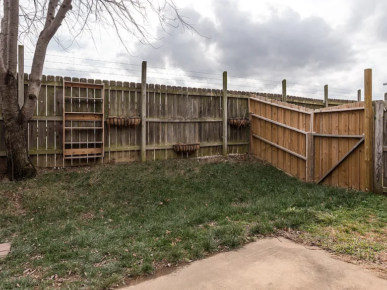 4040 Glenstone Ter — Photo 20