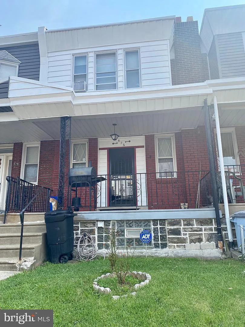 576 Anchor St photo 1
