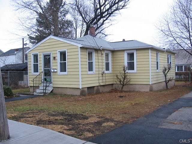 2nd image of 32 Fair St