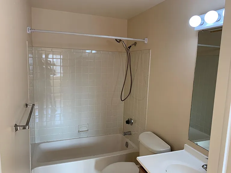 1006 Ravens Crest Dr — Photo 17