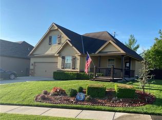 22325 W Cedar St, Tonganoxie, KS 66086