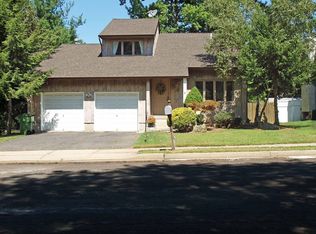 73 Calvert Ave E, Edison, NJ 08820