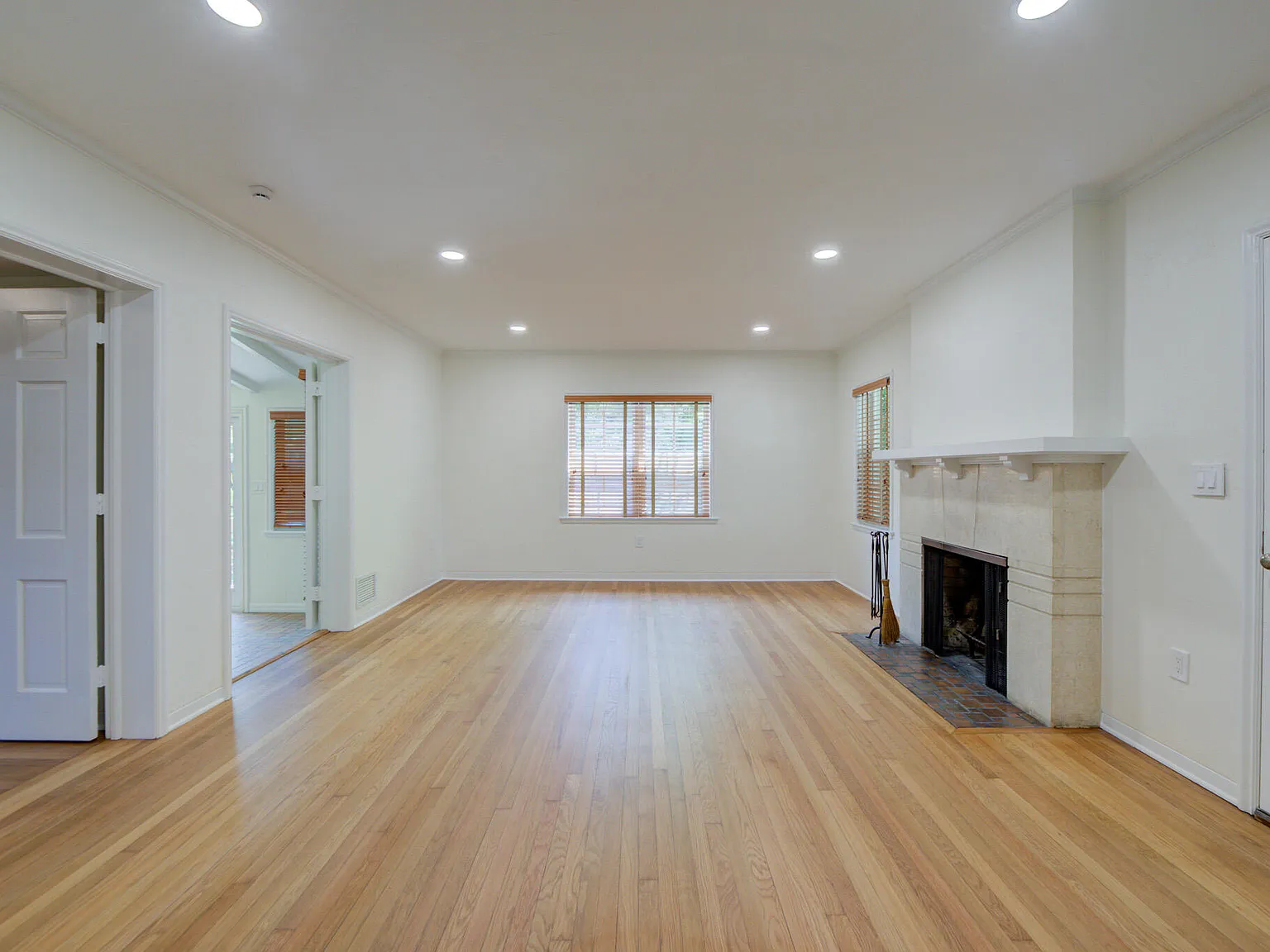 3 bed, 2.5 bath, 1678 sqft, $8,000 — Photo 3