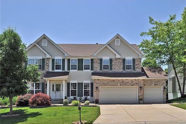Beautiful inside and out! Brick/Vinyl front exterior. 3 car oversized garage with shelving. Cul-de-s