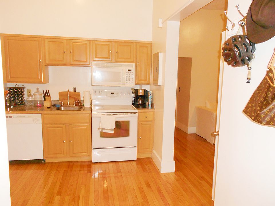 2nd image of 7 Aberdeen St #22