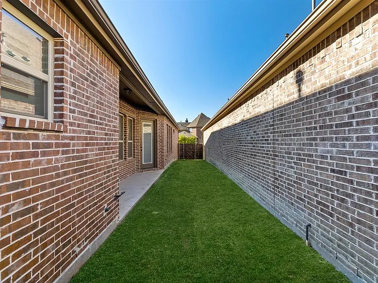 655 Kimblewick Dr — Photo 13